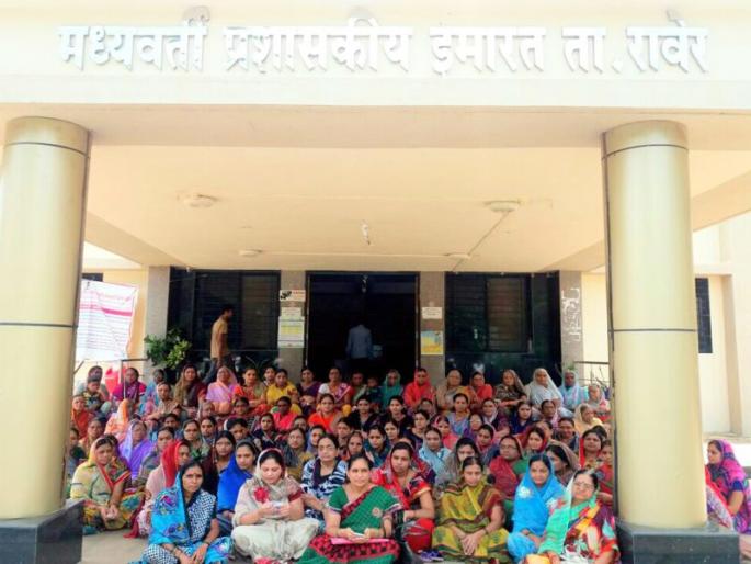 Stretch movement for drunkenness | दारूबंदीसाठी ठिय्या आंदोलन Stretch movement for drunkenness | दारूबंदीसाठी ठिय्या आंदोलन